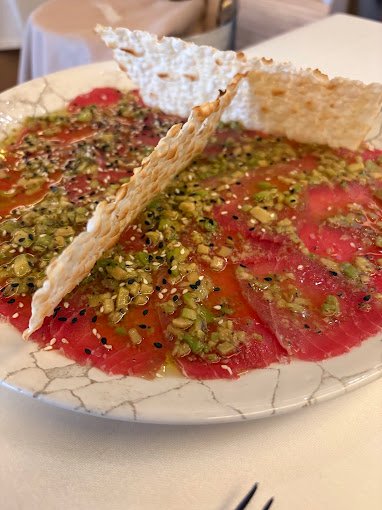 Amoca Linyola · plato de la carta