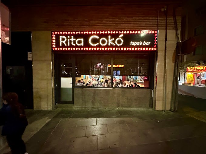 Rita Cokó · sala del restaurant